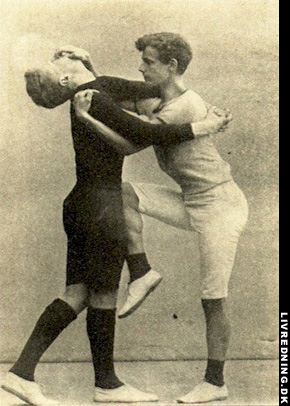Fotoet G�r Fri er fra Holger Nielsen�s bog Sv�m! - anno 1920